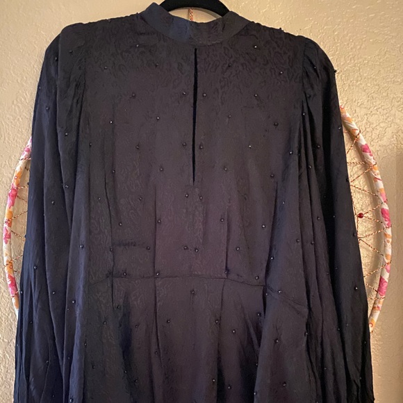 Black long sleeve - Picture 2 of 4